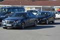 Ja niin ministeri-Mersu jatkaa matkaansa seuraavaan tapaamiseen. Turvamiehet kannoilla Volvossa.