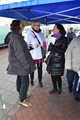 Anne-Mari Virolainenkin ehti hetkeksi piipahtamaan torilla. Seurassa Tarja Mäki-Punto-Ristanen.
